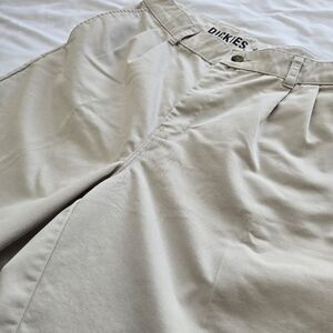 Dickies Khaki Men’s Size 34 Flat Front Shorts Classic Work Casual Inseam 10